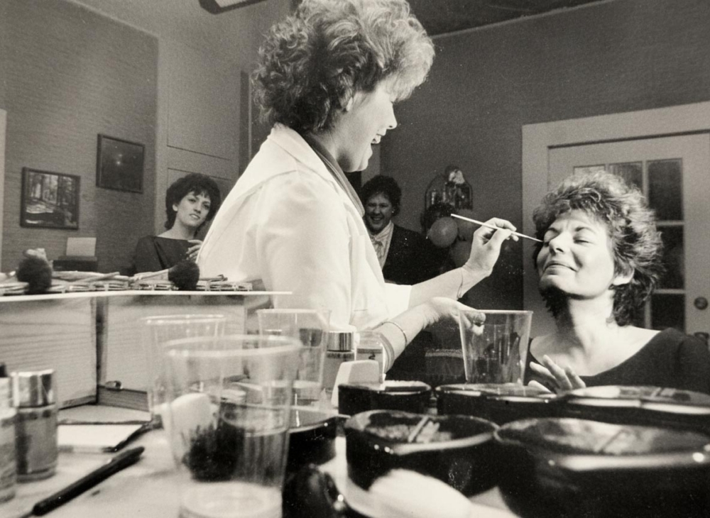 Patti Bienvenu-Brown applying makeup at the original Backstage spa, circa 1985